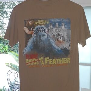 Duck Dynasty Beards of a feather graphic short-sleeved crew neck top size S